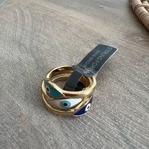 These are 3 eye rings size 7.